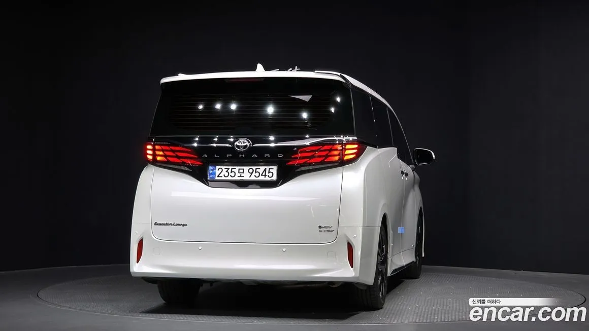 Toyota Alphard — фото 8