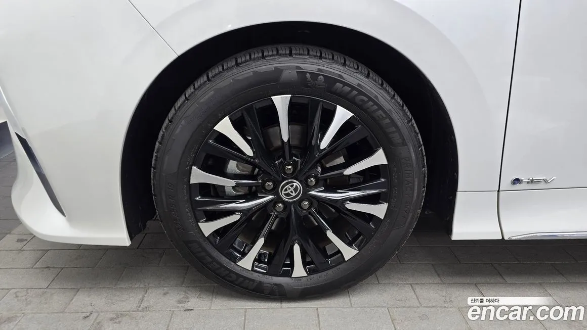 Toyota Alphard — фото 9
