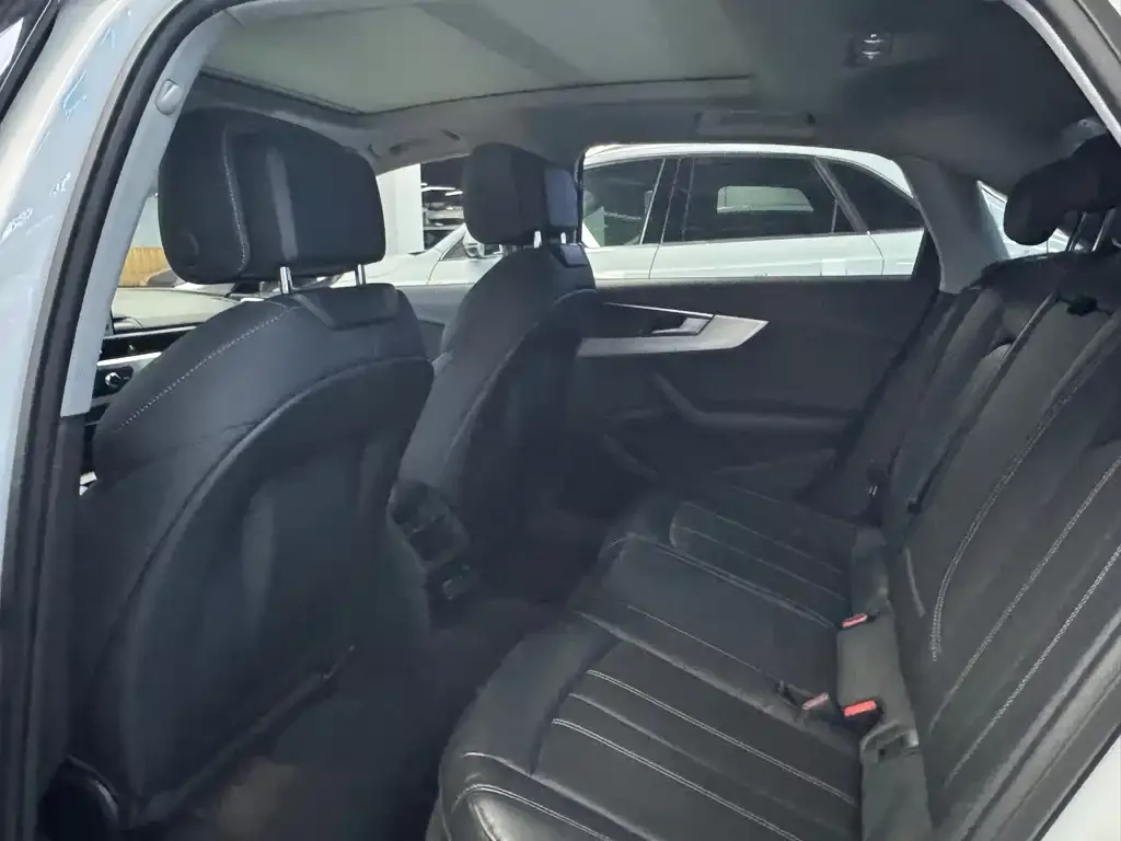 Audi A4L 2024 из CN, фото 3