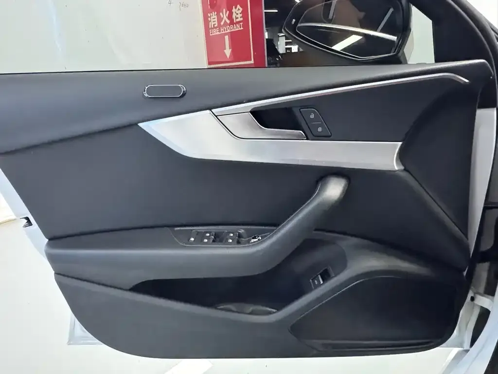 Audi A4L 2024 из CN, фото 2