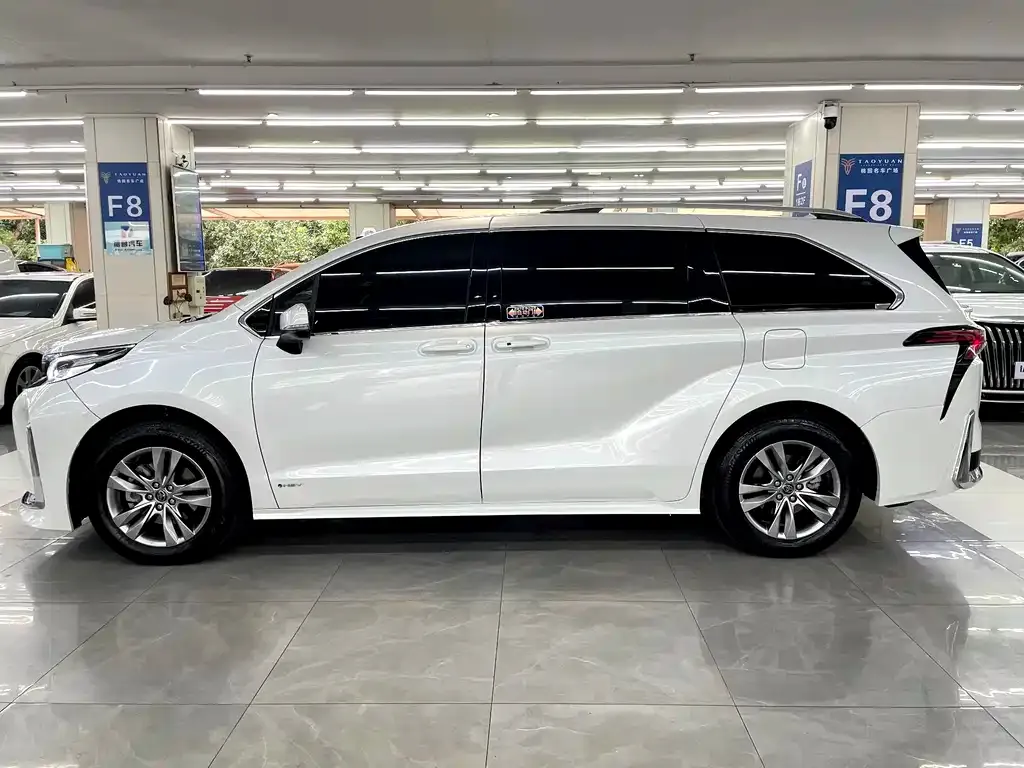 Toyota Sienna 2025 из CN, фото 4
