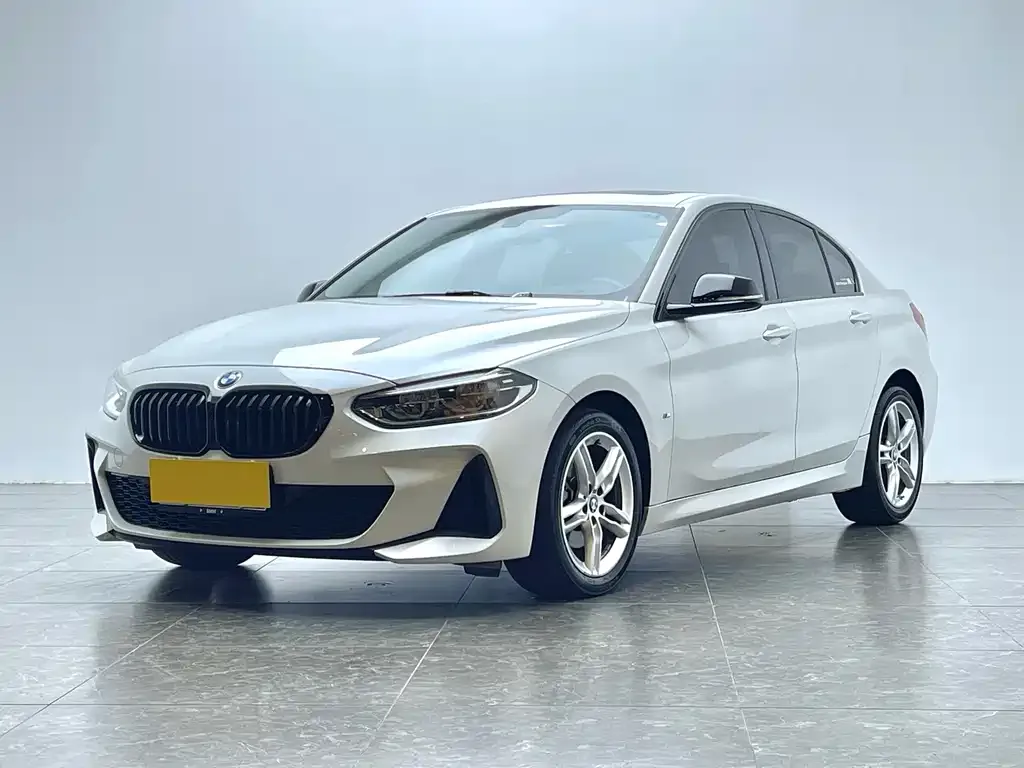 BMW 1 Series 2023 из CN, фото 1