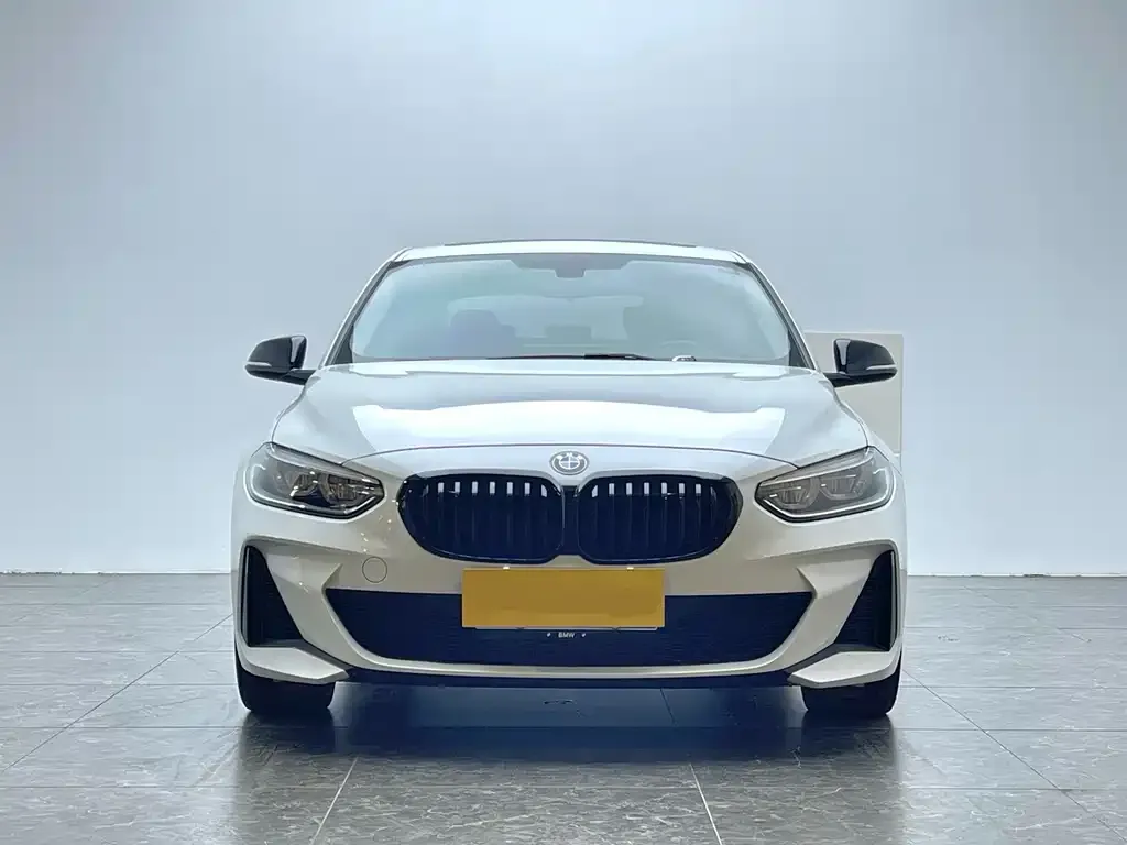 BMW 1 Series 2023 из CN, фото 2