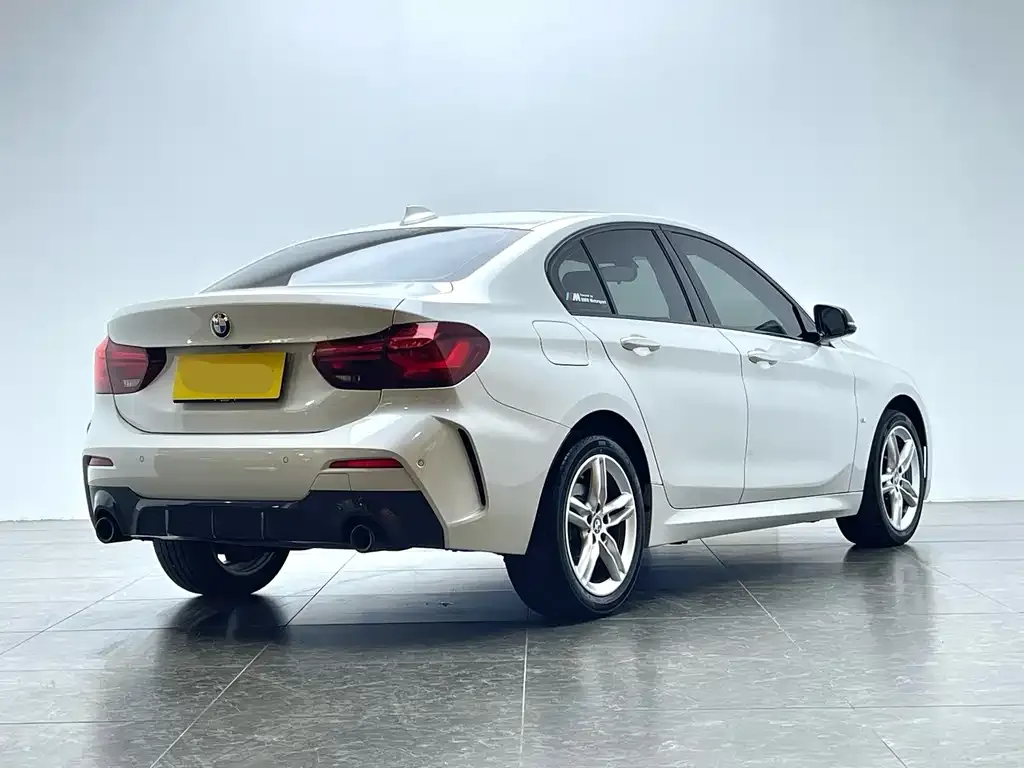 BMW 1 Series 2023 из CN, фото 3
