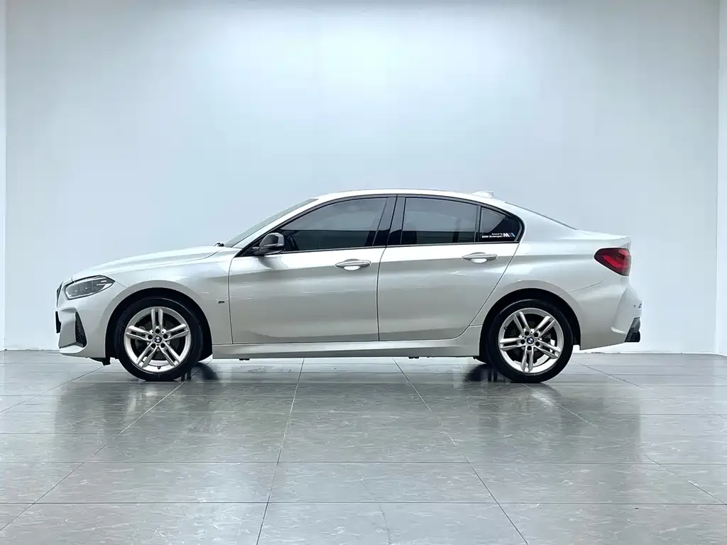 BMW 1 Series 2023 из CN, фото 6