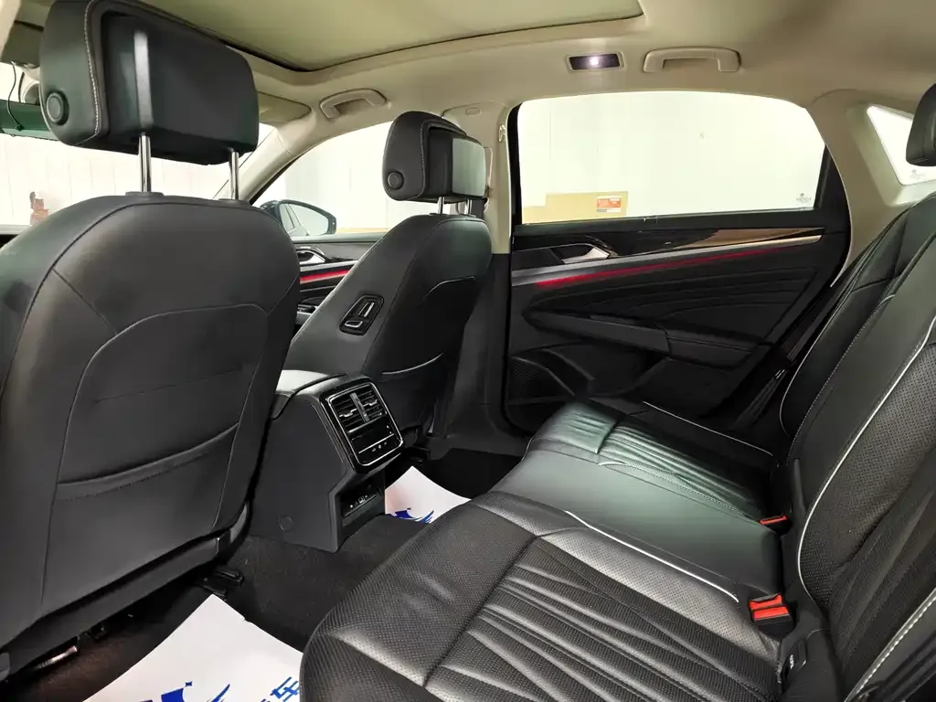 Volkswagen Passat 2023 из CN, фото 4