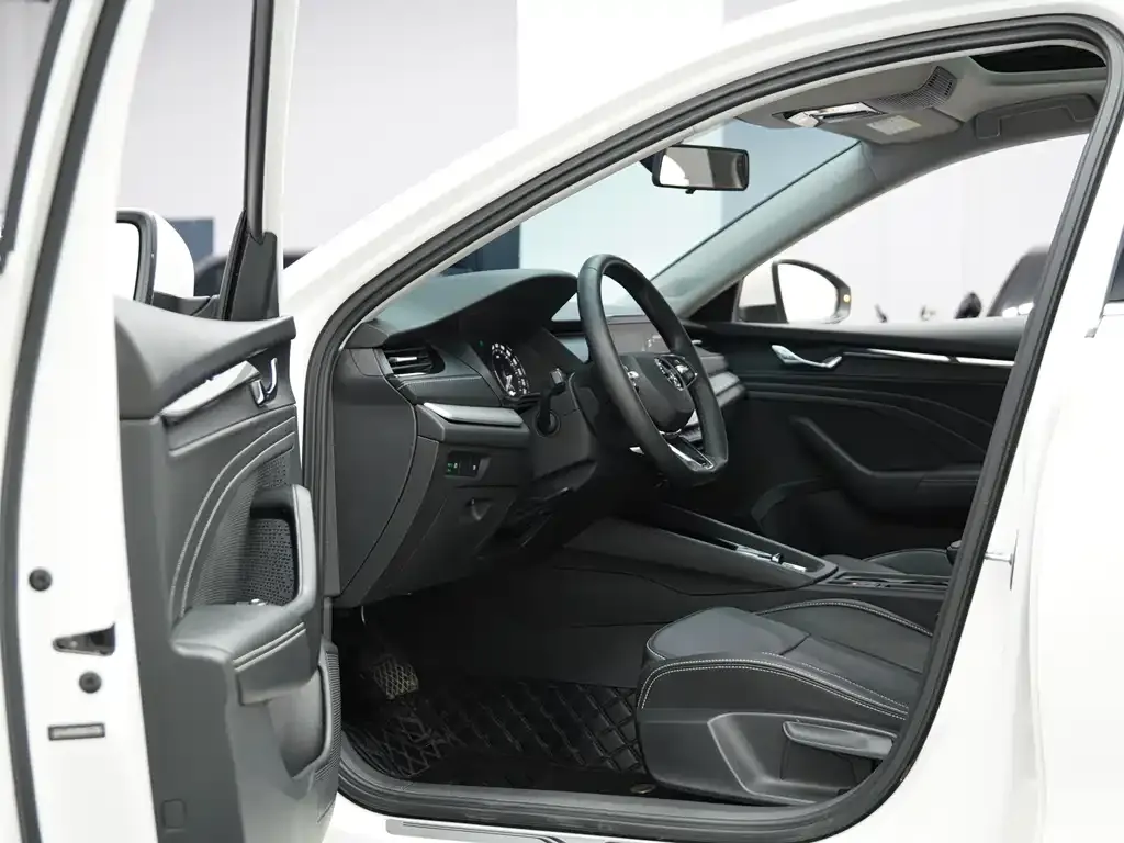 Skoda Octavia 2022 из CN, фото 9