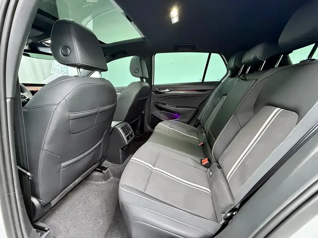 Volkswagen Golf 2023 из CN, фото 4