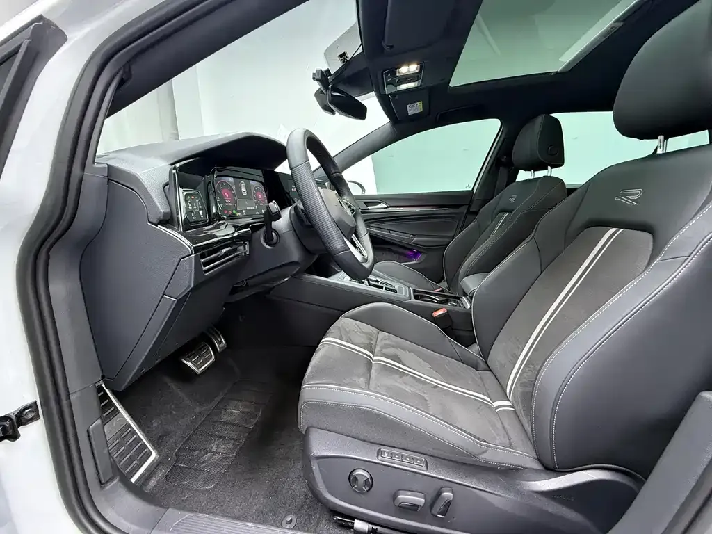 Volkswagen Golf 2023 из CN, фото 8