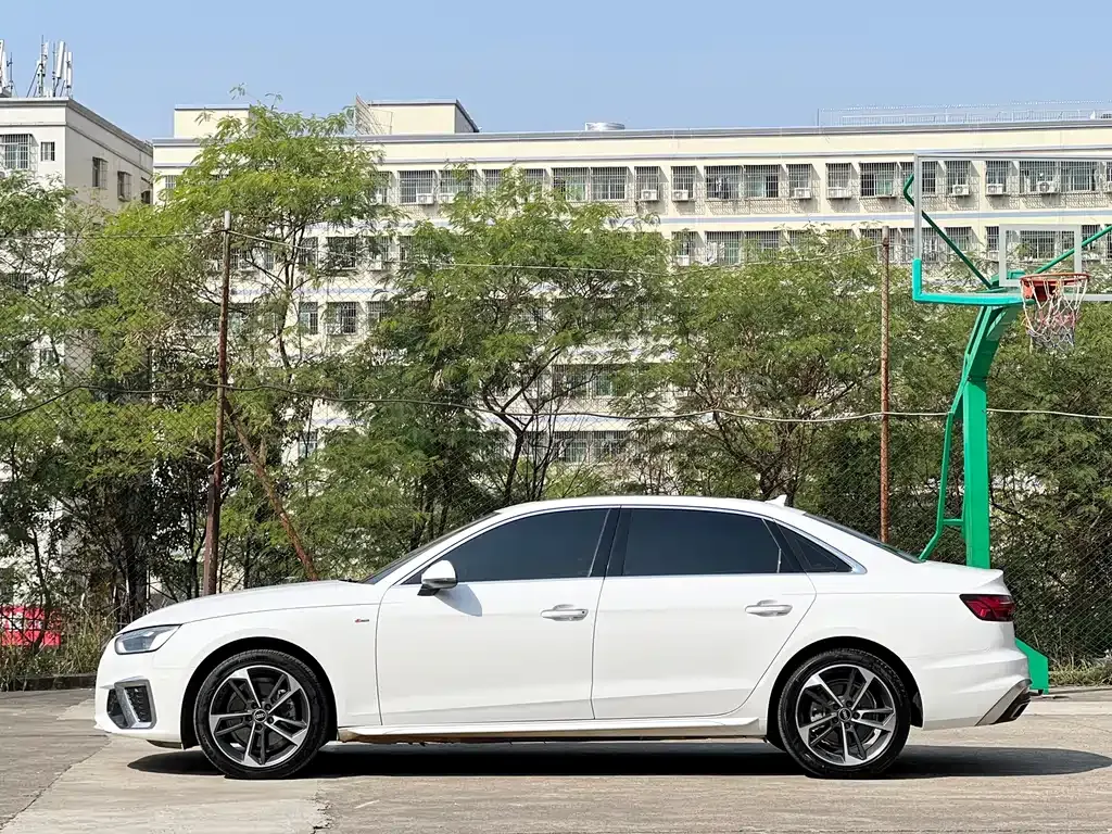 Audi A4L 2023 из CN, фото 10