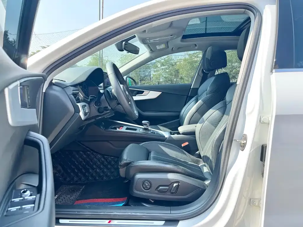Audi A4L 2023 из CN, фото 4