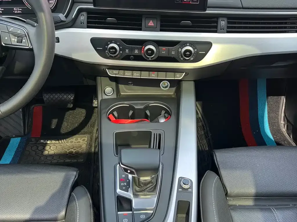 Audi A4L 2023 из CN, фото 5