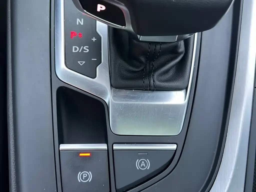 Audi A4L 2023 из CN, фото 2