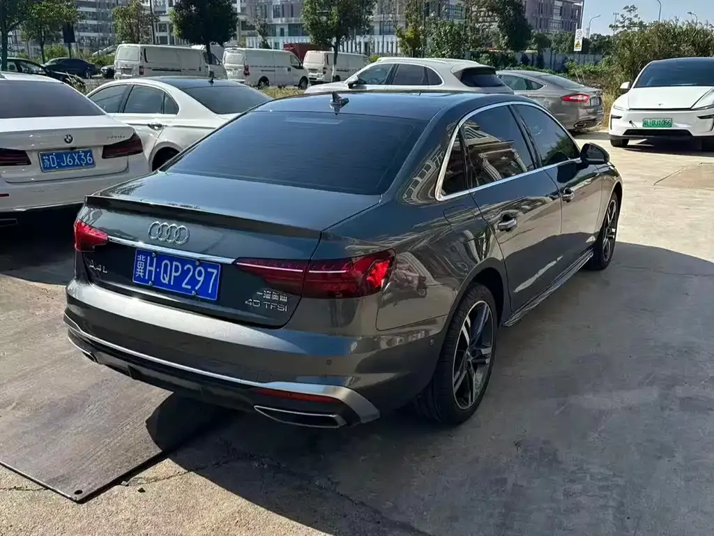 Audi A4L 2021 из CN, фото 4