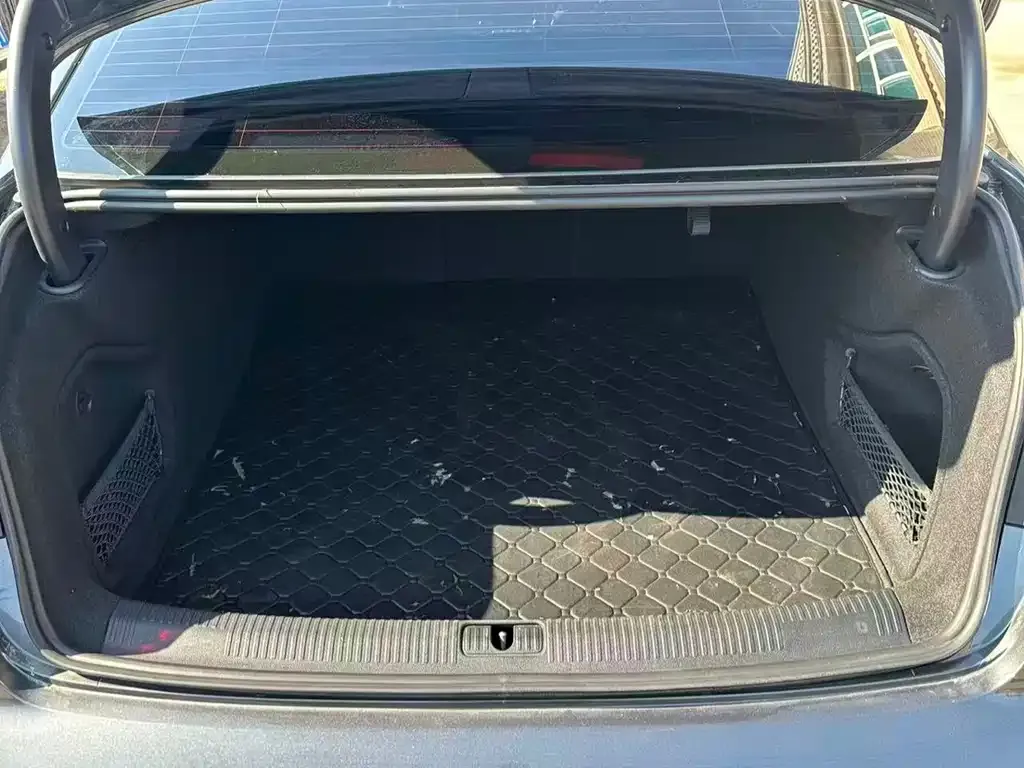 Audi A4L 2021 из CN, фото 7