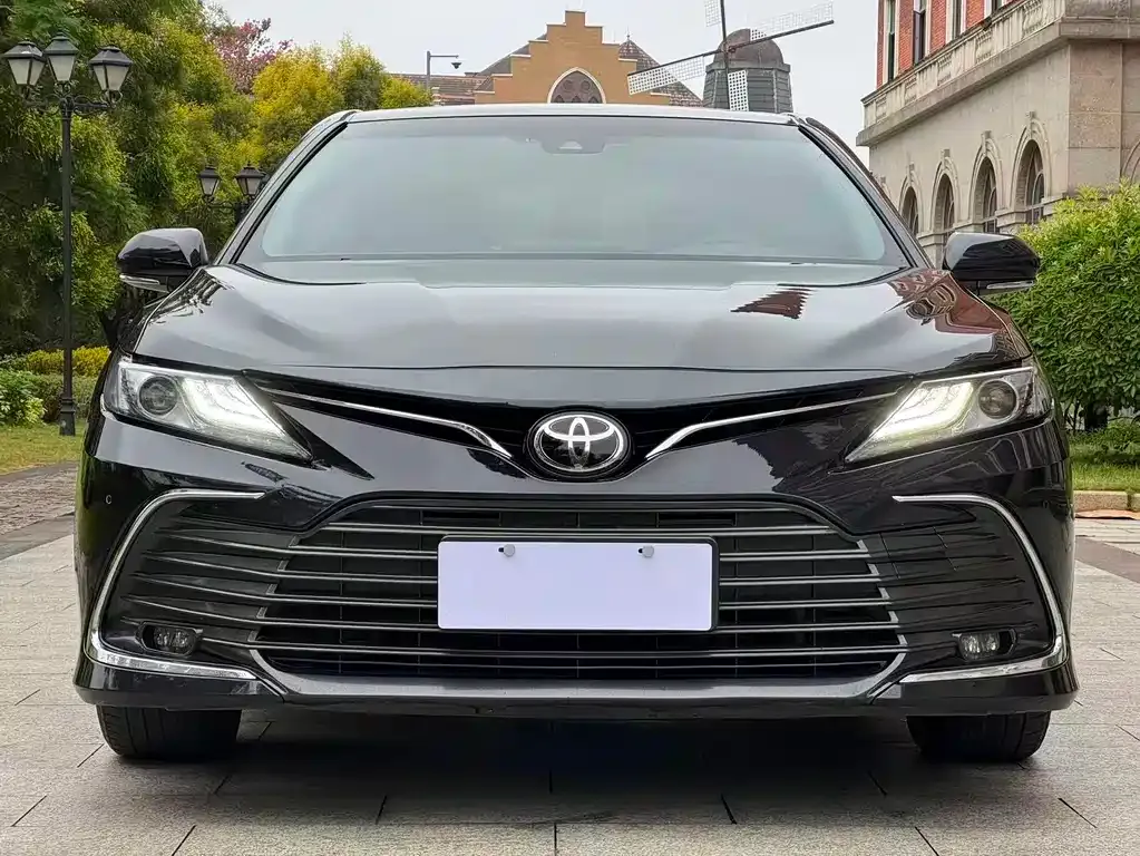 Toyota Camry — фото 4