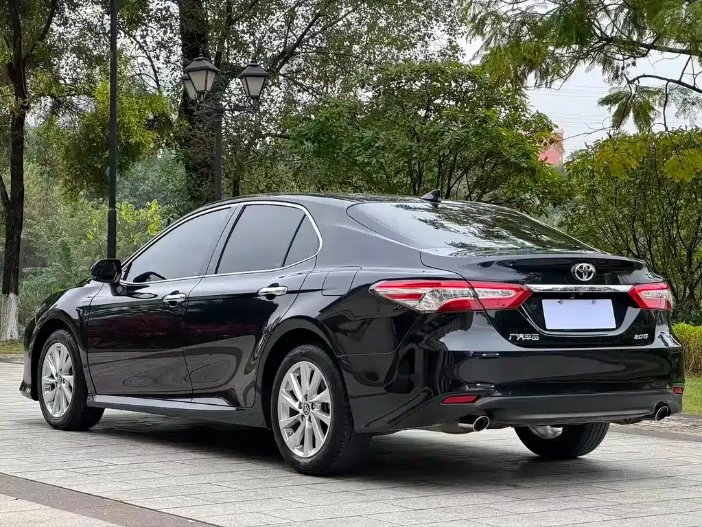 Toyota Camry — фото 10