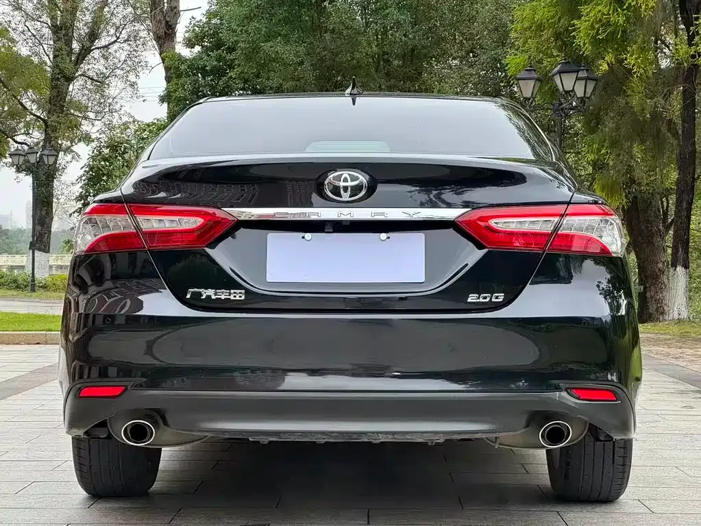 Toyota Camry — фото 6