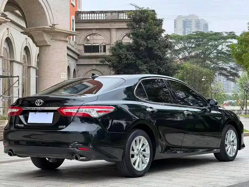 Toyota Camry — фото 7