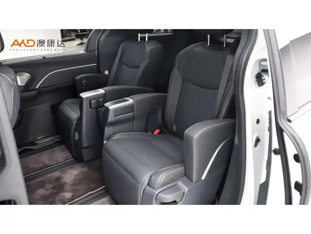 Toyota Sienna 2024 из CN, фото 3