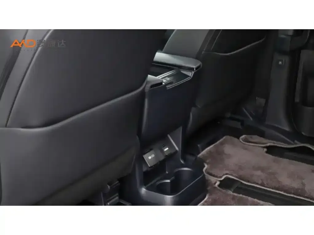 Toyota Sienna 2024 из CN, фото 5