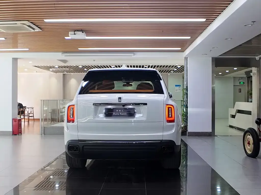 Rolls-Royce Cullinan 2024 из CN, фото 5