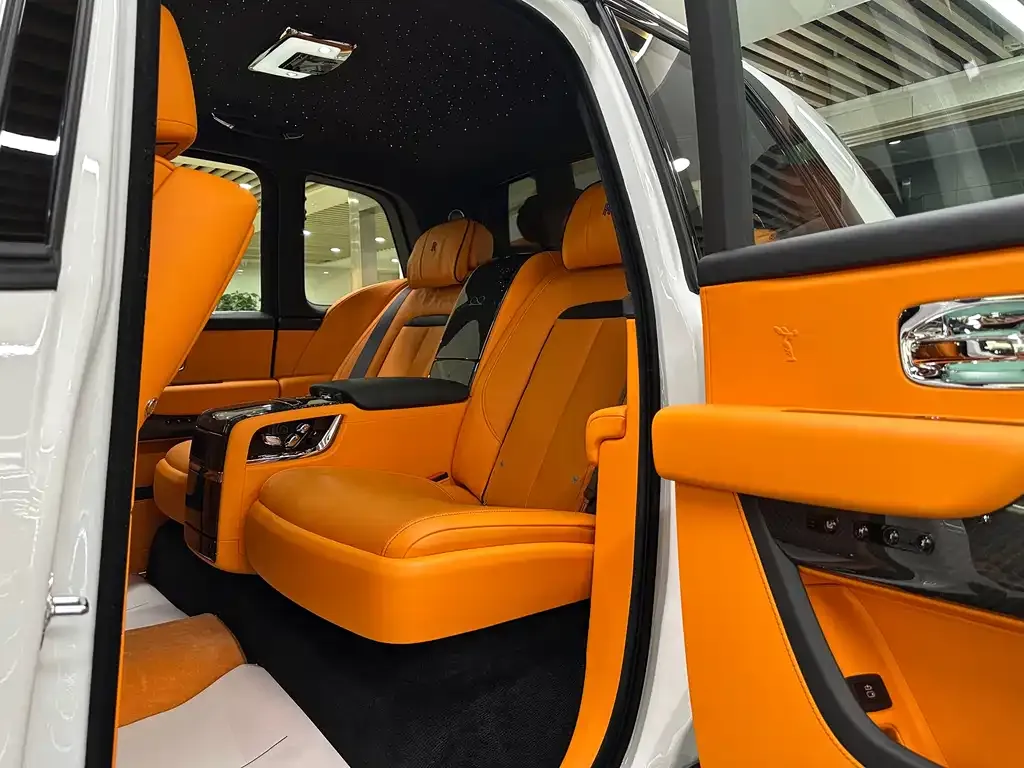Rolls-Royce Cullinan 2024 из CN, фото 8