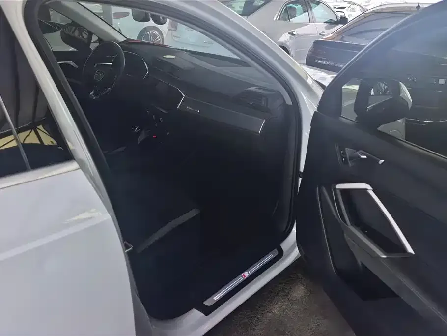 Audi Q3 2023 из CN, фото 2