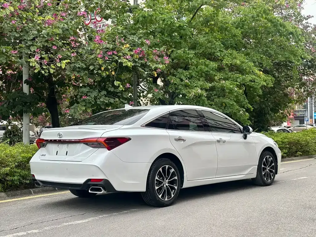 Toyota Avalon — фото 4