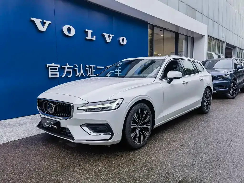 Volvo V60 2023 из CN, фото 1