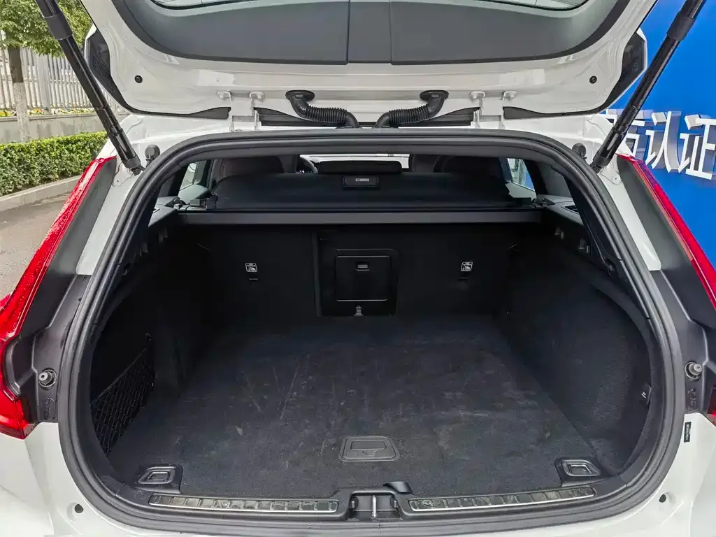 Volvo V60 2023 из CN, фото 7