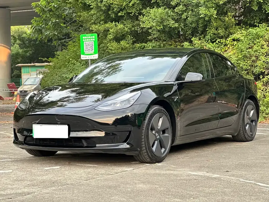 Tesla Model 3 — фото 1