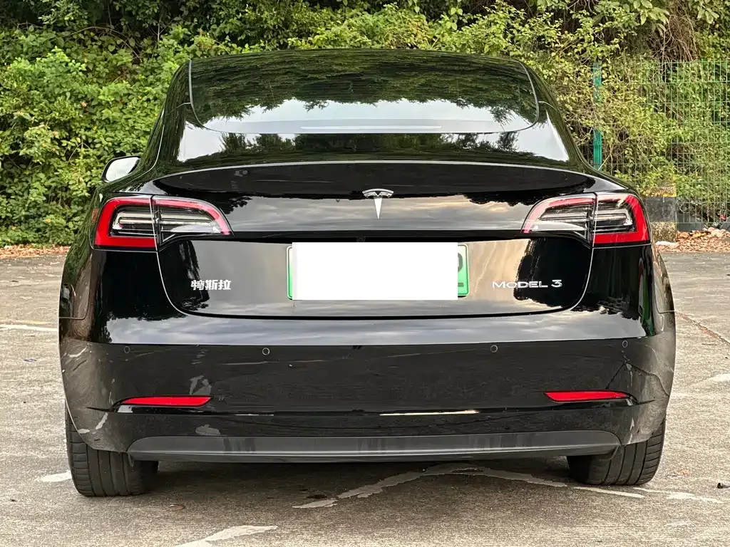 Tesla Model 3 — фото 5