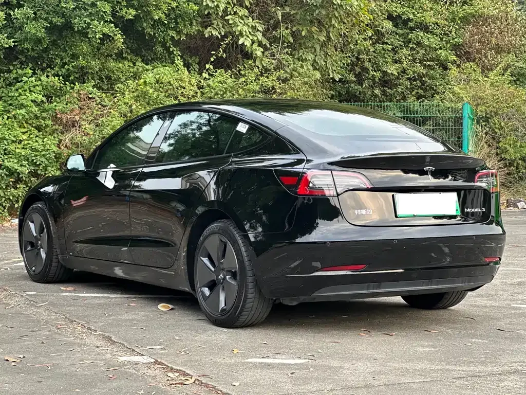 Tesla Model 3 — фото 7