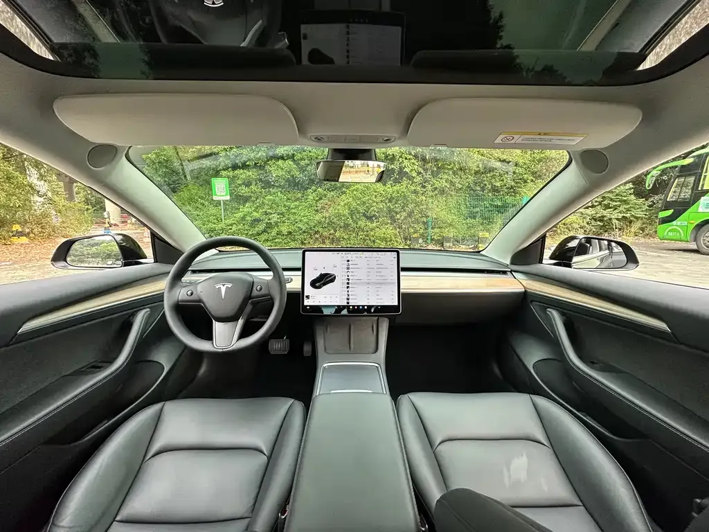 Tesla Model 3 — фото 10
