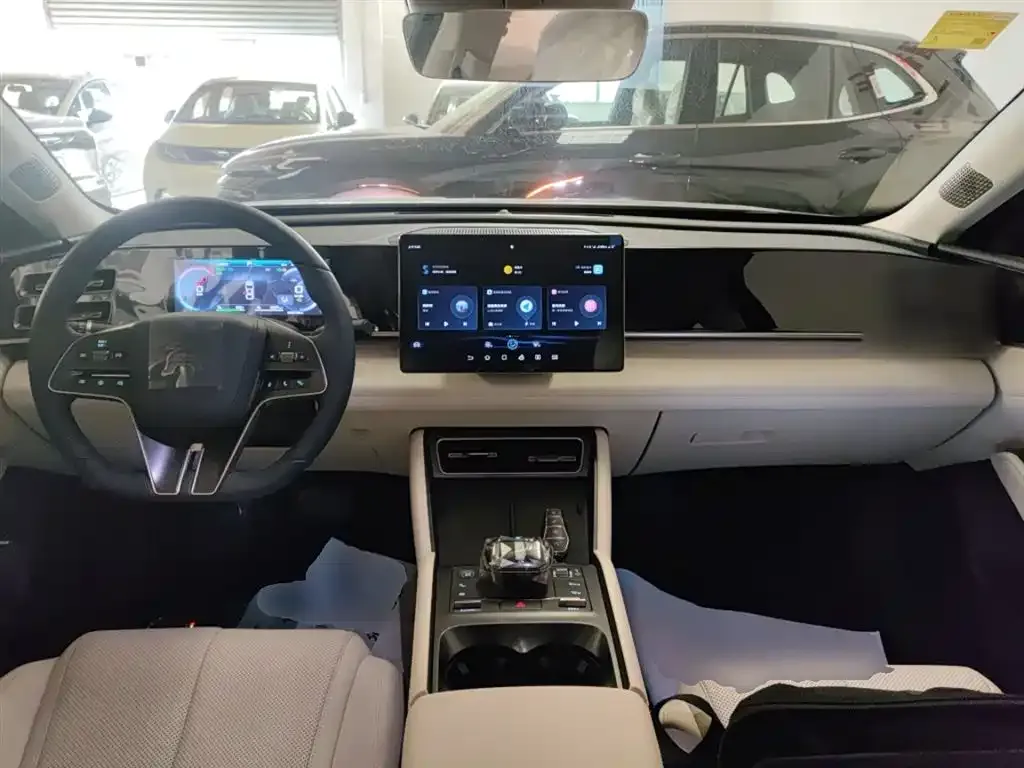 BYD Qin L — фото 10
