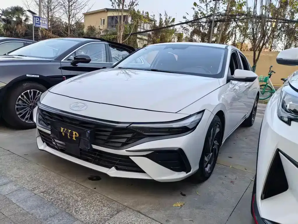 Hyundai Elantra 2023 из CN, фото 1