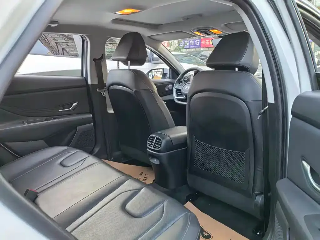 Hyundai Elantra 2023 из CN, фото 4