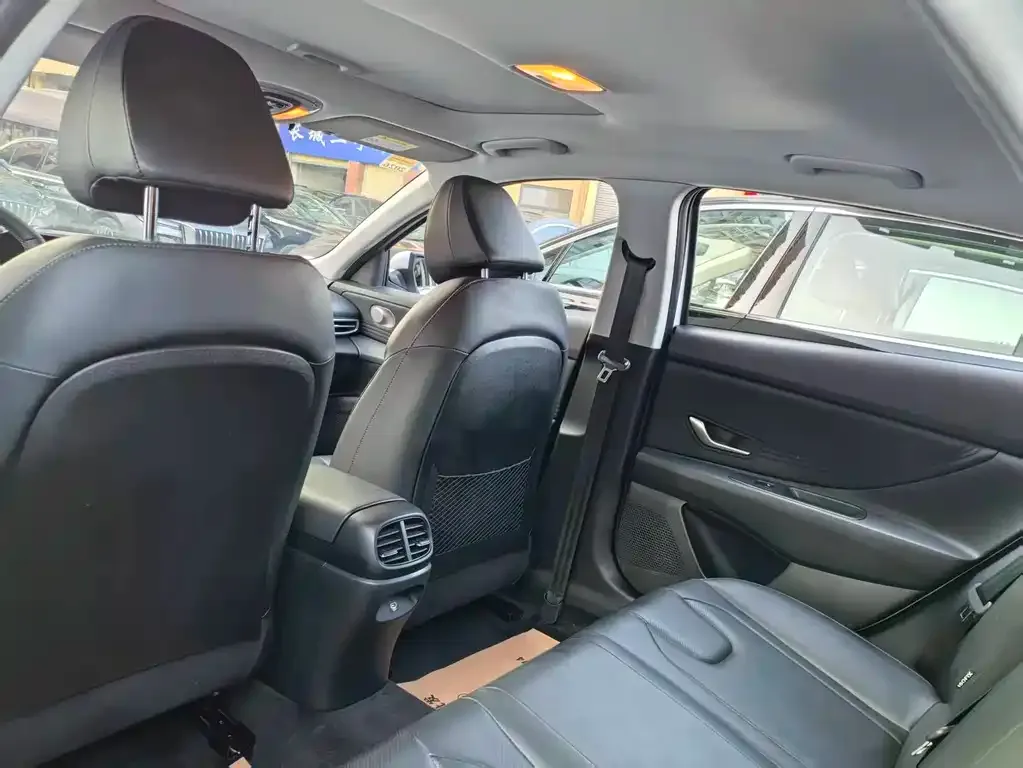 Hyundai Elantra 2023 из CN, фото 5
