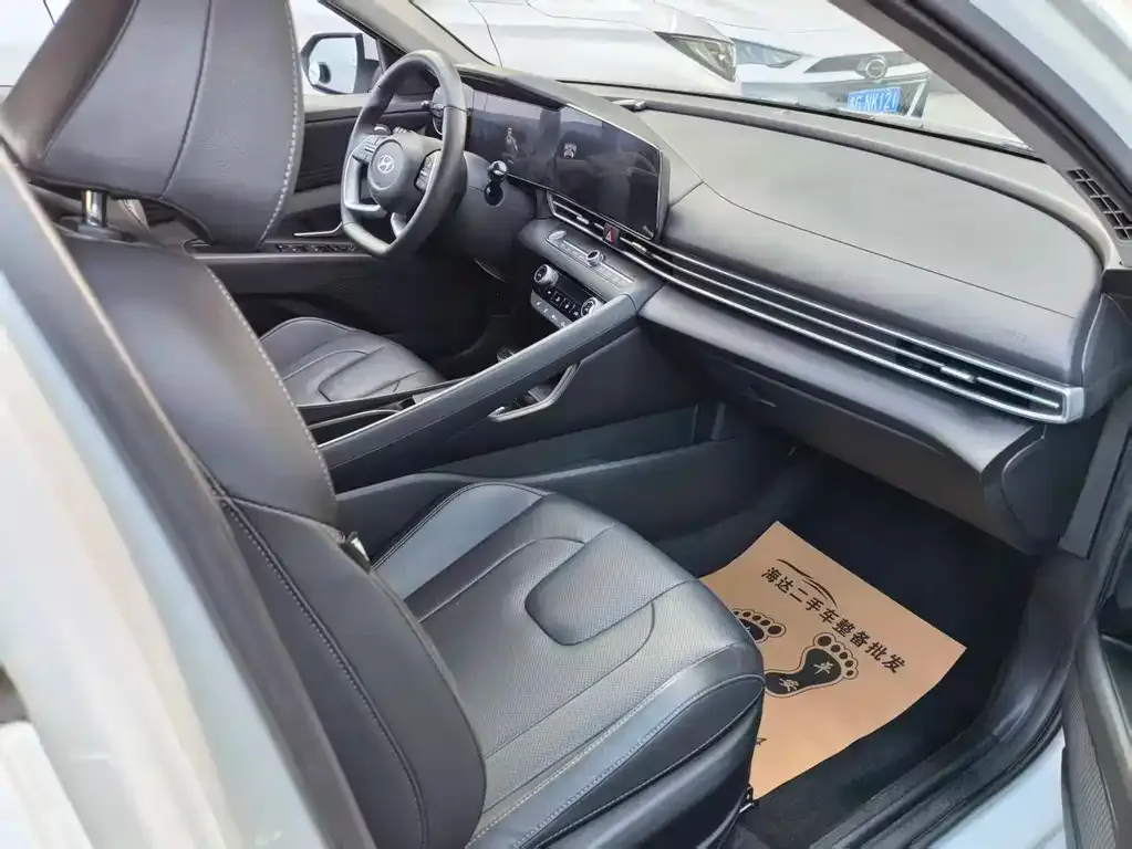 Hyundai Elantra 2023 из CN, фото 2