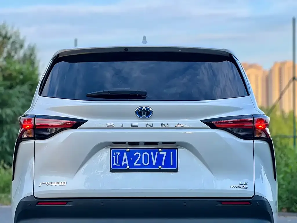 Toyota Sienna — фото 6