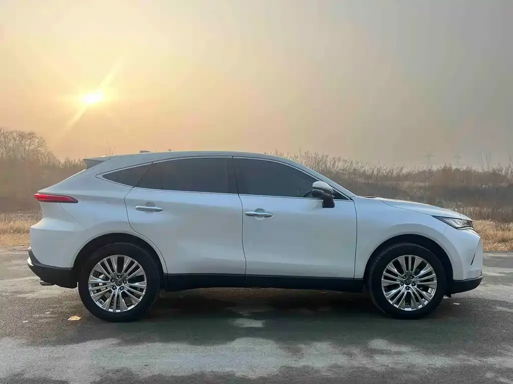 Toyota Harrier 2023 из CN, фото 2