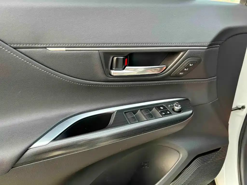 Toyota Harrier 2023 из CN, фото 5