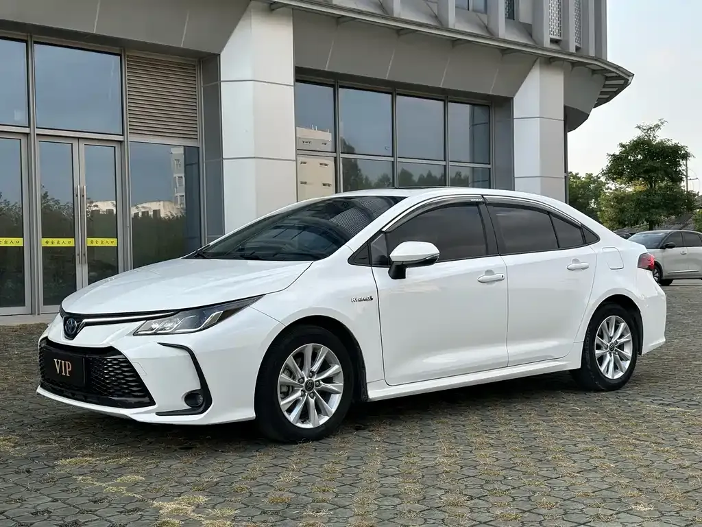 Toyota Corolla — фото 1
