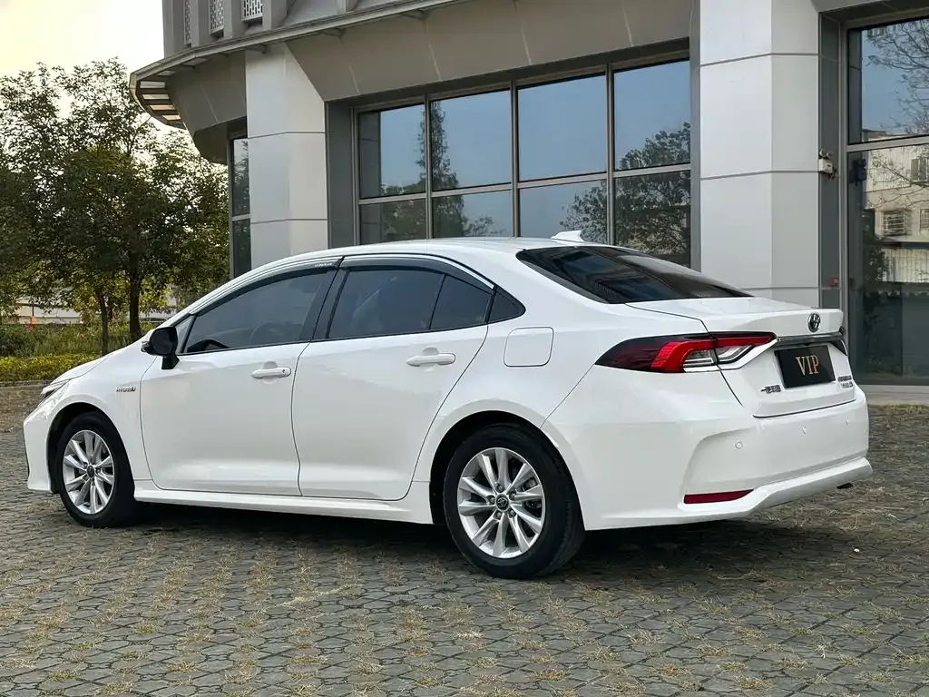 Toyota Corolla — фото 6