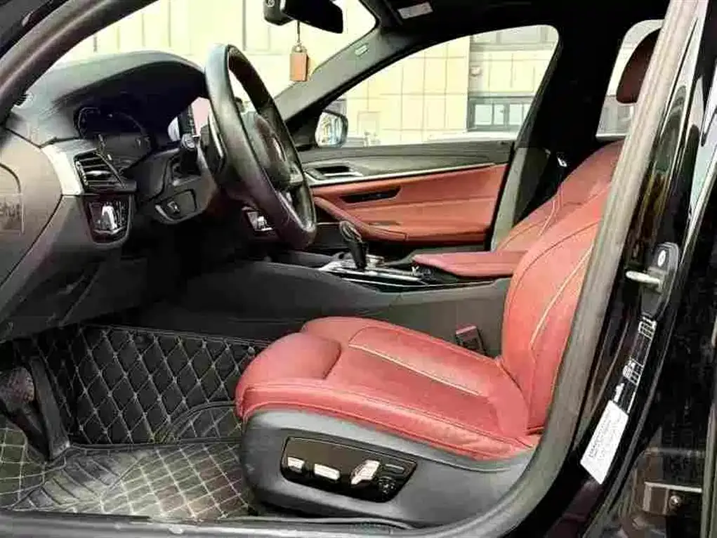 BMW 5 Series 2024 из CN, фото 9