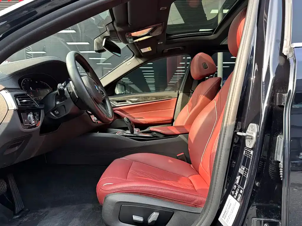 BMW 5 Series 2022 из CN, фото 9