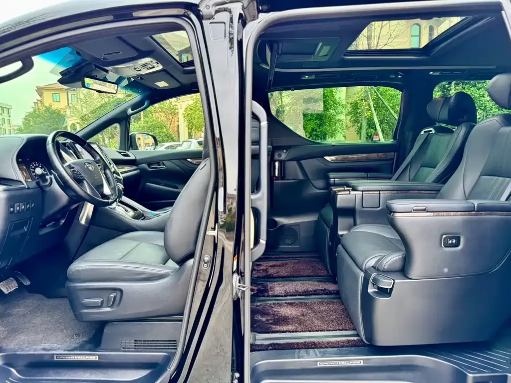 Toyota Vellfire 2023 из CN, фото 4