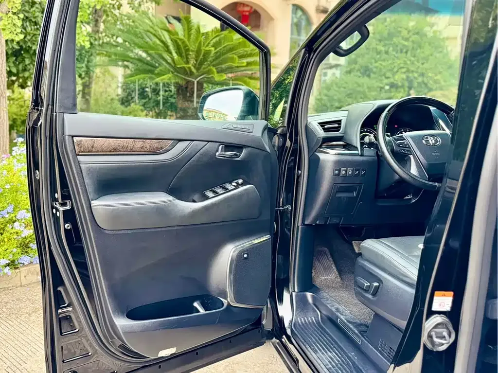 Toyota Vellfire 2023 из CN, фото 3