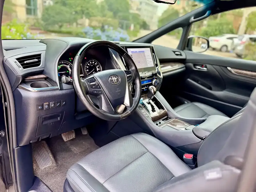 Toyota Vellfire 2023 из CN, фото 2